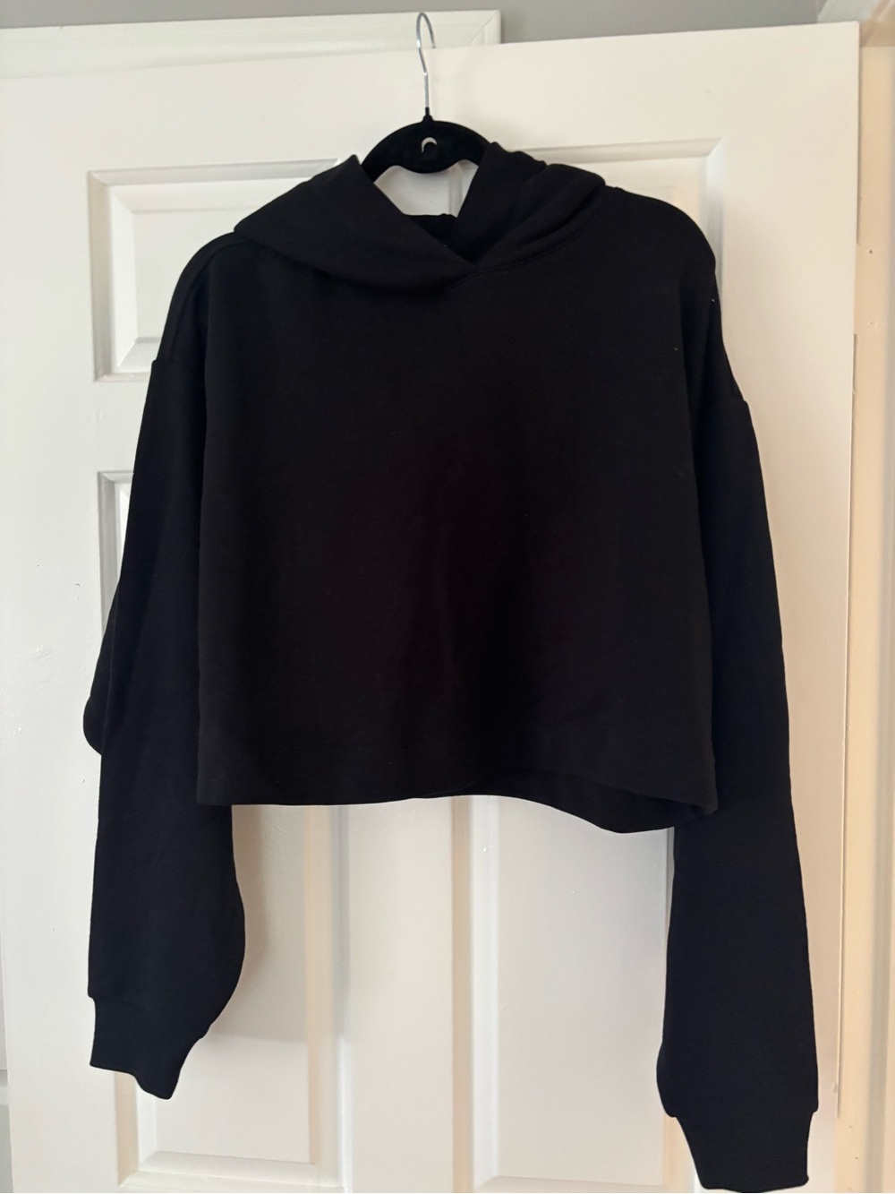 ALO Yoga Black Cropped Hoodie - Lightweight Pullover - Size M - Like New - Picture 5 of 8